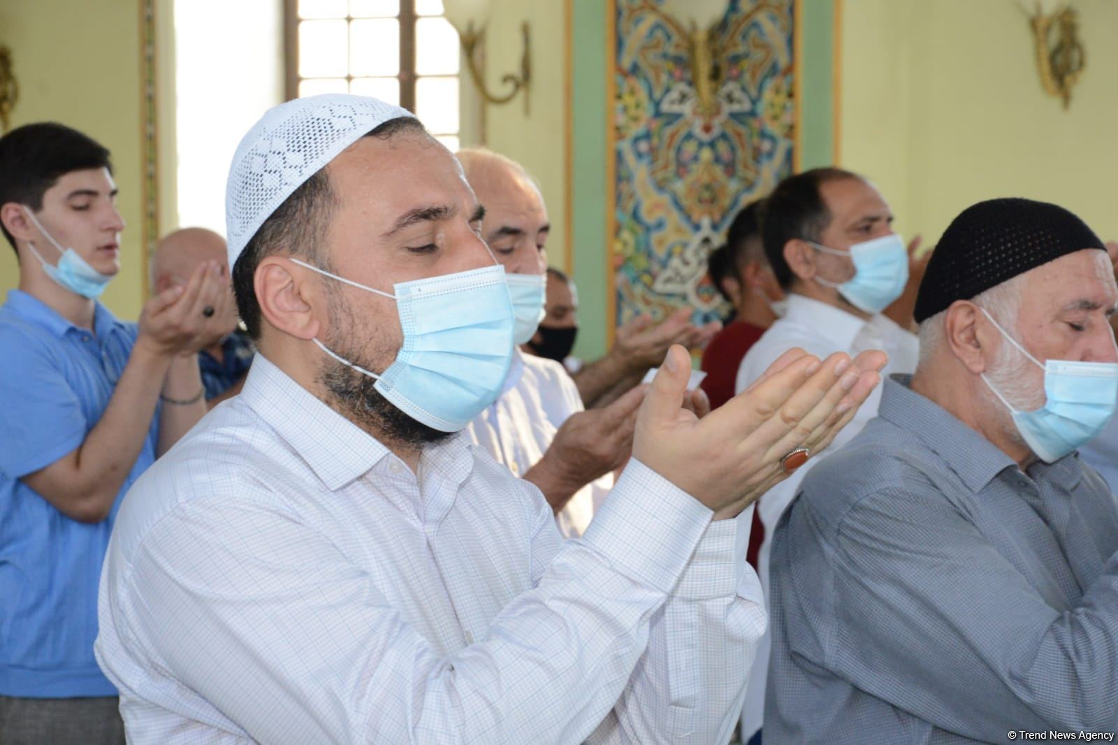 В мечетях Баку совершен праздничный намаз (ФОТО)