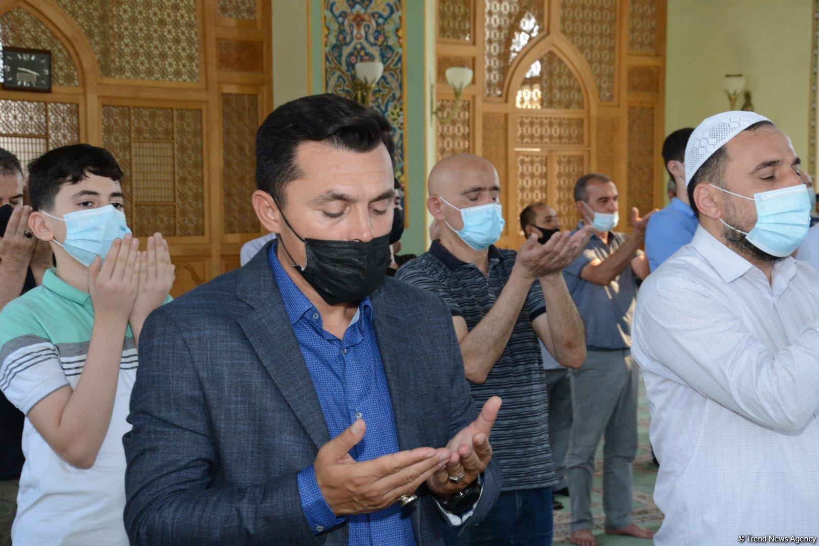 В мечетях Баку совершен праздничный намаз (ФОТО)