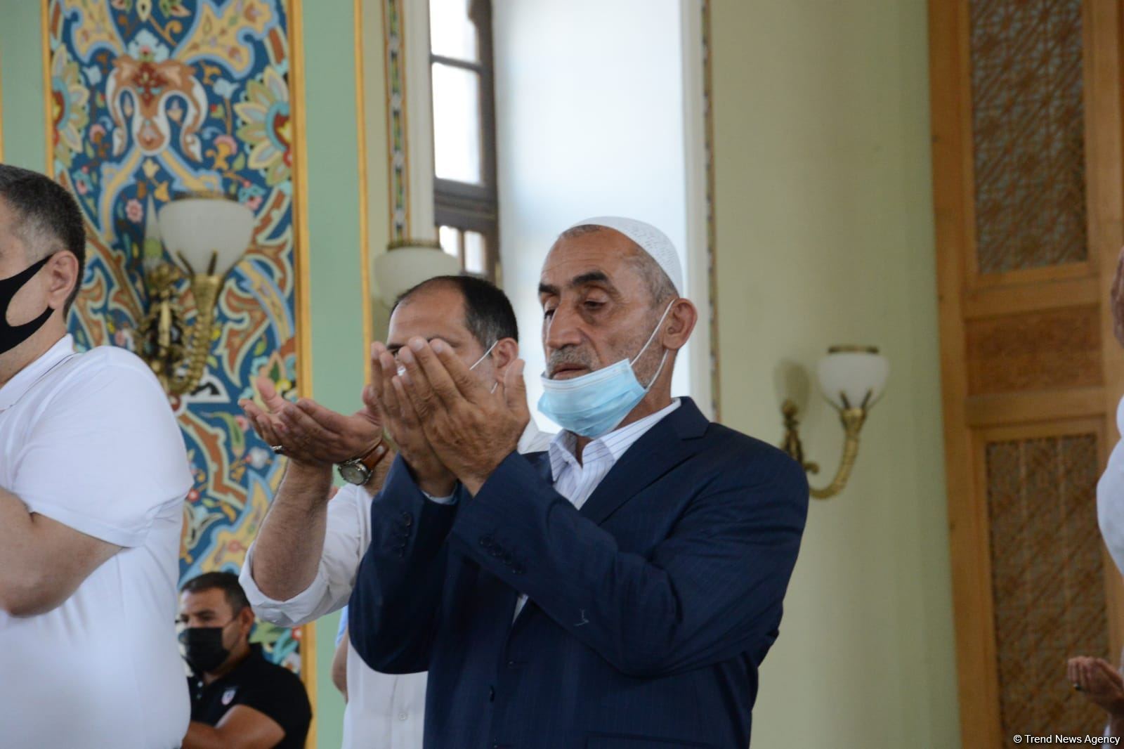 В мечетях Баку совершен праздничный намаз (ФОТО)