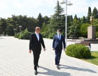Президент Ильхам Алиев посетил памятник общенациональному лидеру в городе Нафталан (ФОТО)