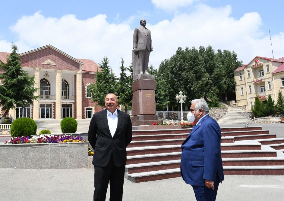 Президент Ильхам Алиев прибыл в Дашкесанский район (ФОТО/ВИДЕО)