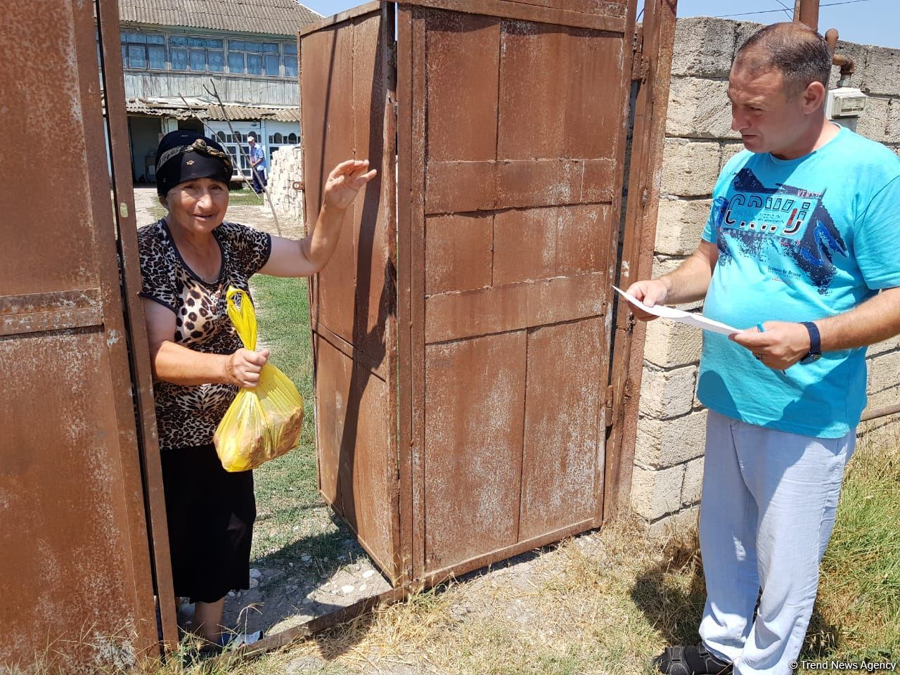 По инициативе депутата Севиль Микаиловой в Худате розданы праздничные подарки по случаю Гурбан байрамы (ФОТО)