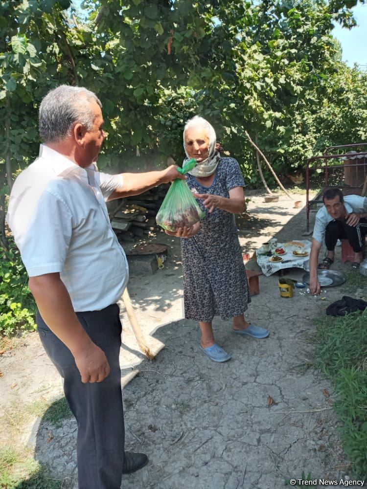 По инициативе депутата Севиль Микаиловой в Худате розданы праздничные подарки по случаю Гурбан байрамы (ФОТО)