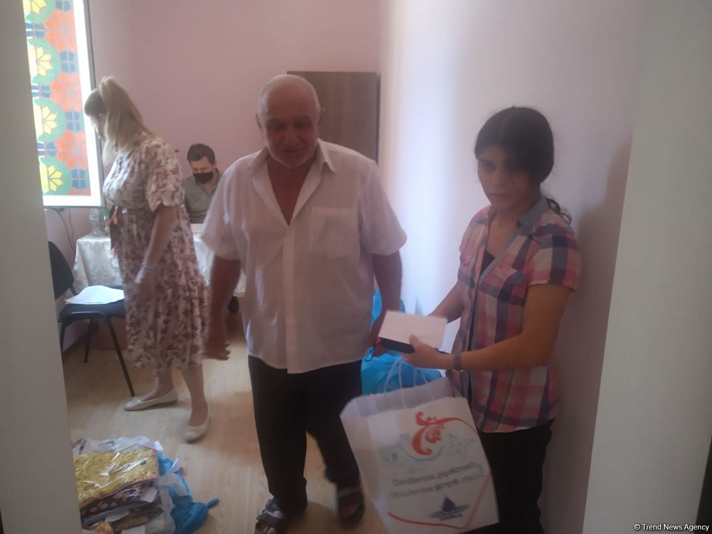 По инициативе депутата Севиль Микаиловой в Худате розданы праздничные подарки по случаю Гурбан байрамы (ФОТО)