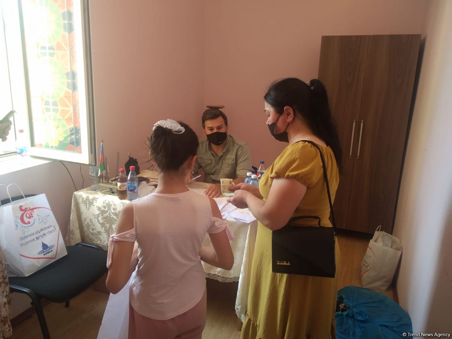 По инициативе депутата Севиль Микаиловой в Худате розданы праздничные подарки по случаю Гурбан байрамы (ФОТО)