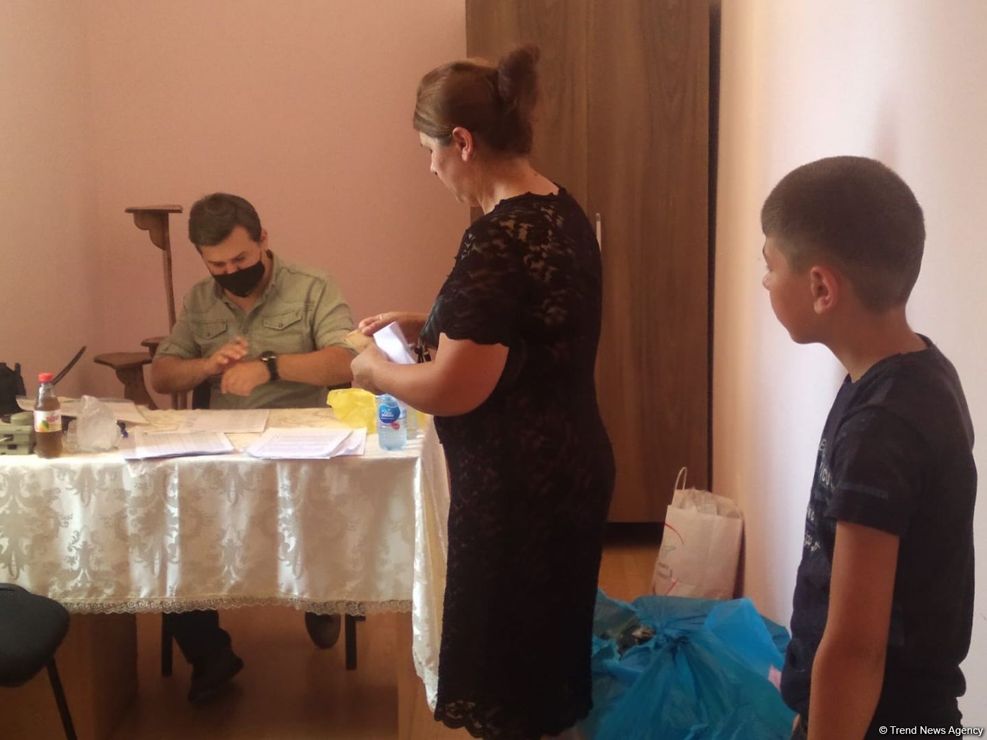 По инициативе депутата Севиль Микаиловой в Худате розданы праздничные подарки по случаю Гурбан байрамы (ФОТО)