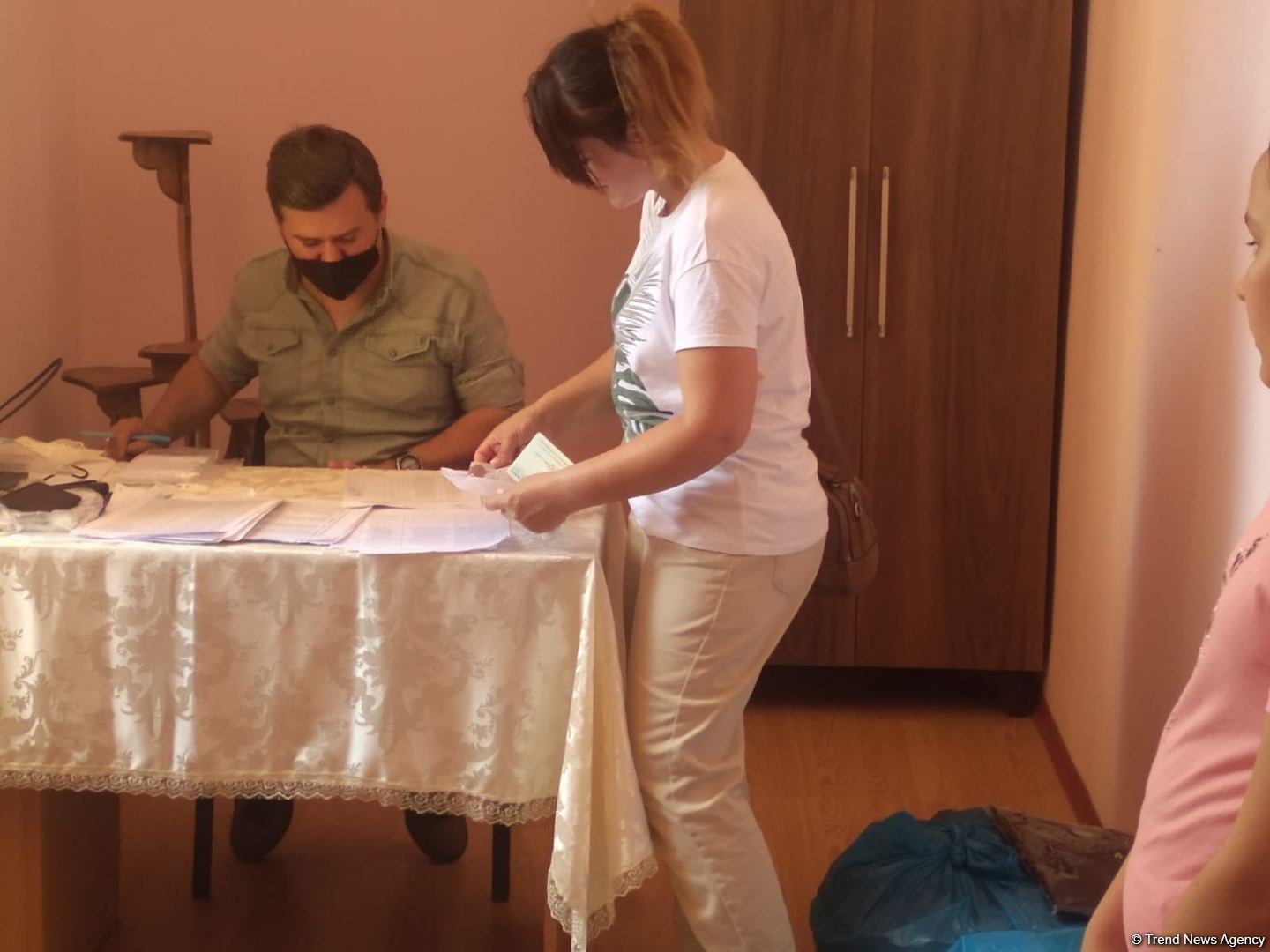 По инициативе депутата Севиль Микаиловой в Худате розданы праздничные подарки по случаю Гурбан байрамы (ФОТО)