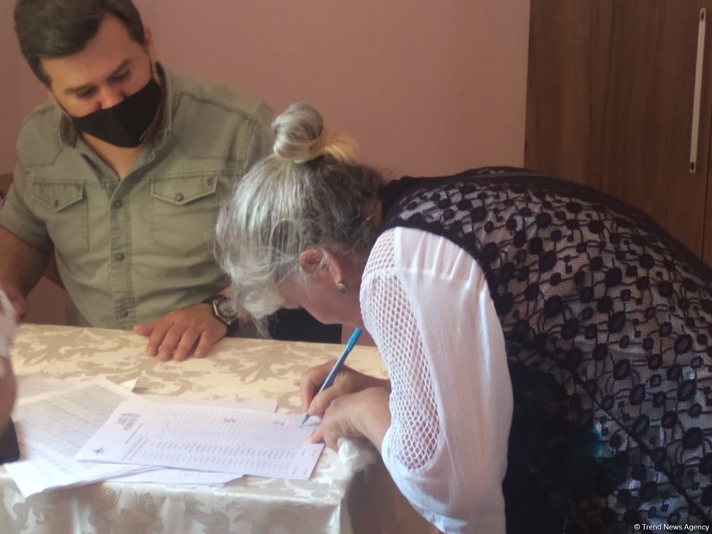 По инициативе депутата Севиль Микаиловой в Худате розданы праздничные подарки по случаю Гурбан байрамы (ФОТО)