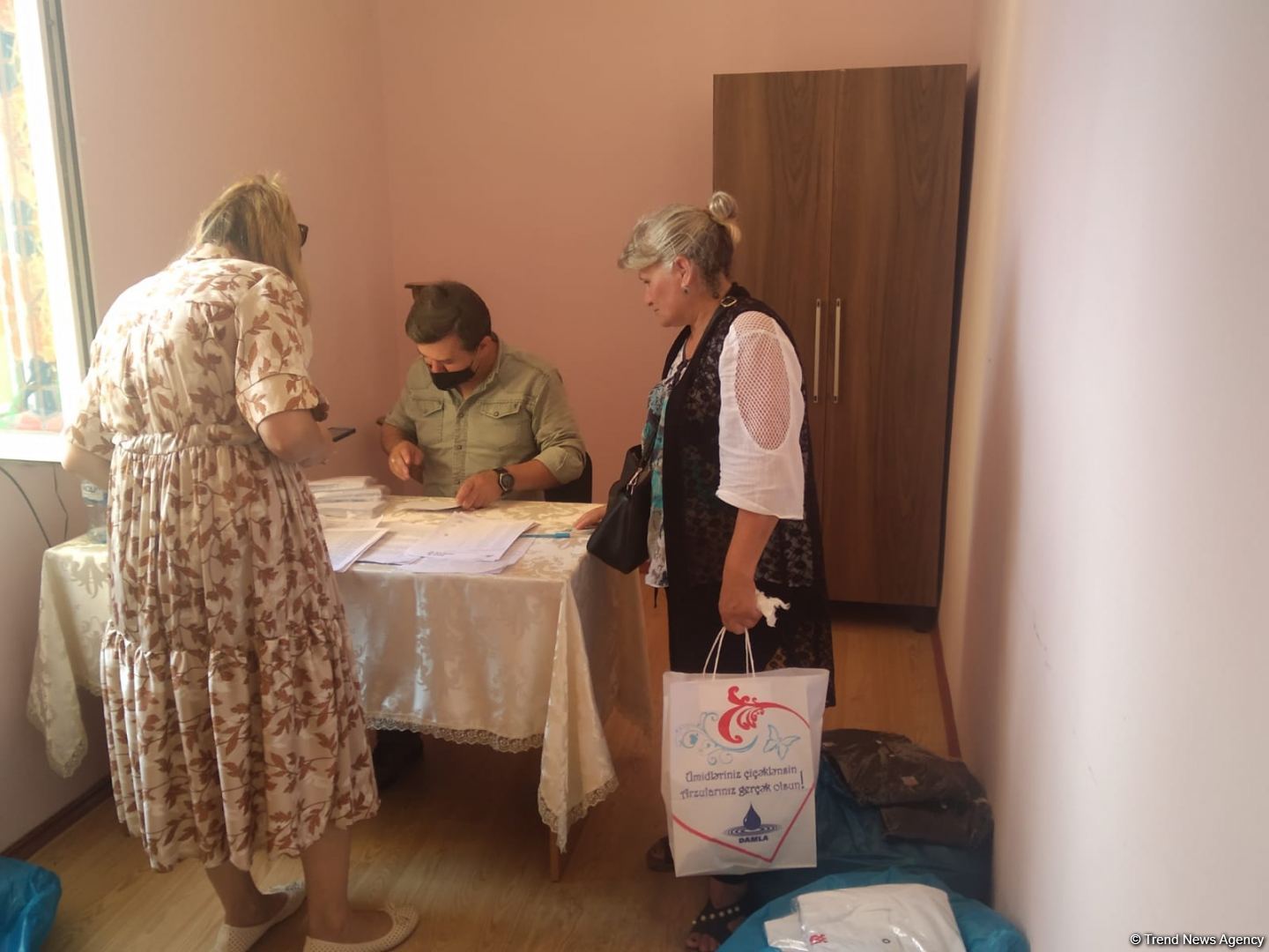 По инициативе депутата Севиль Микаиловой в Худате розданы праздничные подарки по случаю Гурбан байрамы (ФОТО)