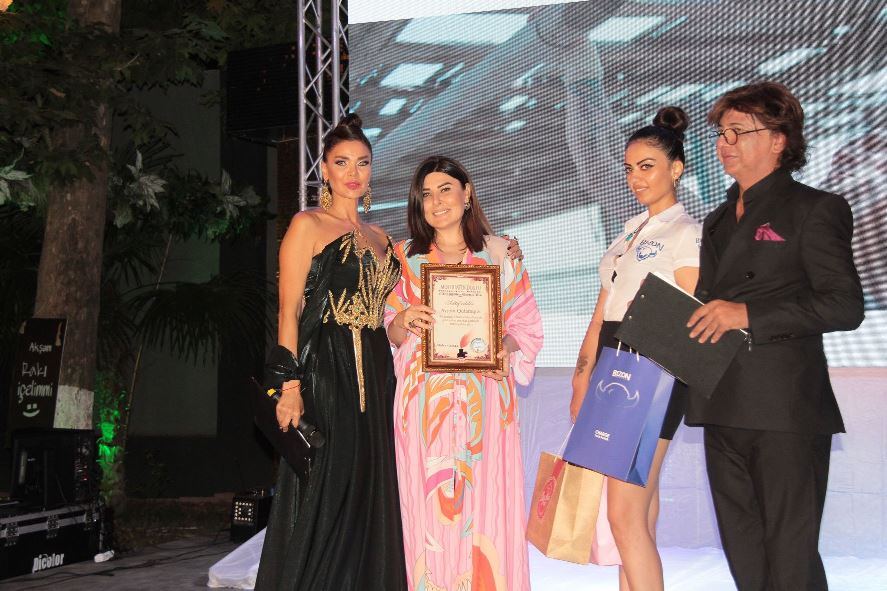 В Баку прошла церемония награждения независимой национальной премией "Mətbuatın dostu" (ФОТО)