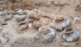 Археологические раскопки в Кешикчидаге - бронзовый меч, цилиндрическая печать и алтарь (ФОТО)