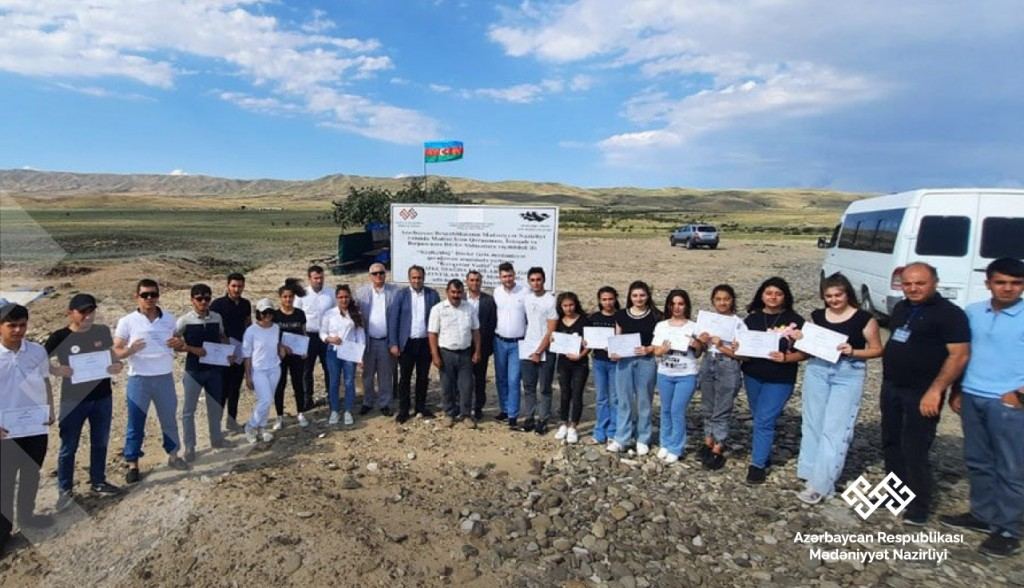 Археологические раскопки в Кешикчидаге - бронзовый меч, цилиндрическая печать и алтарь (ФОТО)