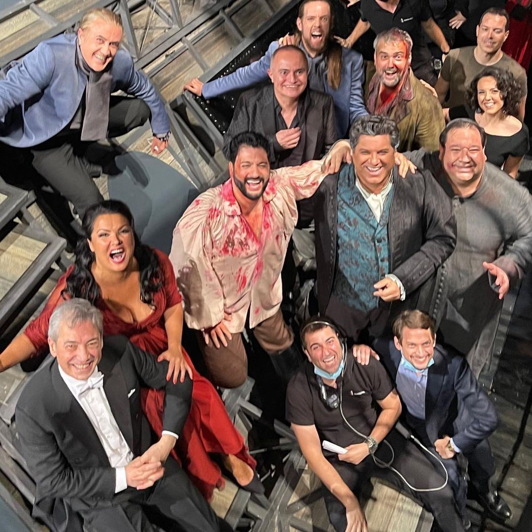 Юсиф Эйвазов в окровавленной рубашке появился на сцене Королевского театра Мадрида (ВИДЕО, ФОТО)