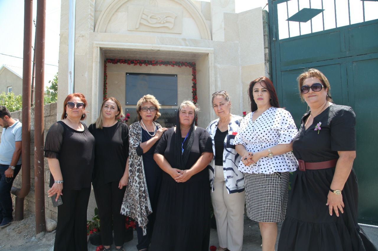 Ему всегда будет 19… Открыта мемориальная доска памяти шехида Алиаги Мамедова (ФОТО)