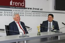 Ученому Кямалу Макили-Алиеву вручен орден Международного фонда "Деде Горгуд" (ФОТО)