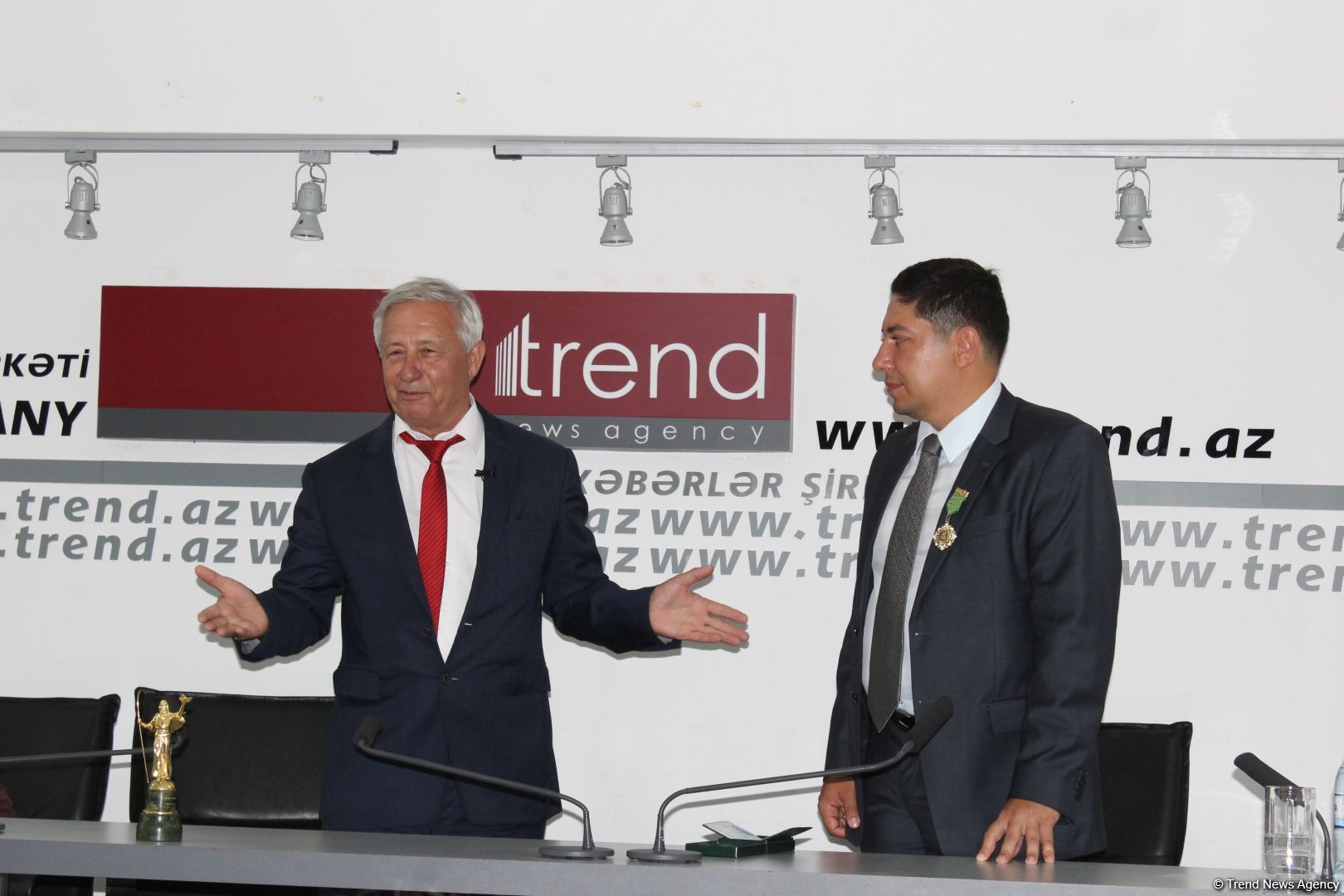 Ученому Кямалу Макили-Алиеву вручен орден Международного фонда "Деде Горгуд" (ФОТО)