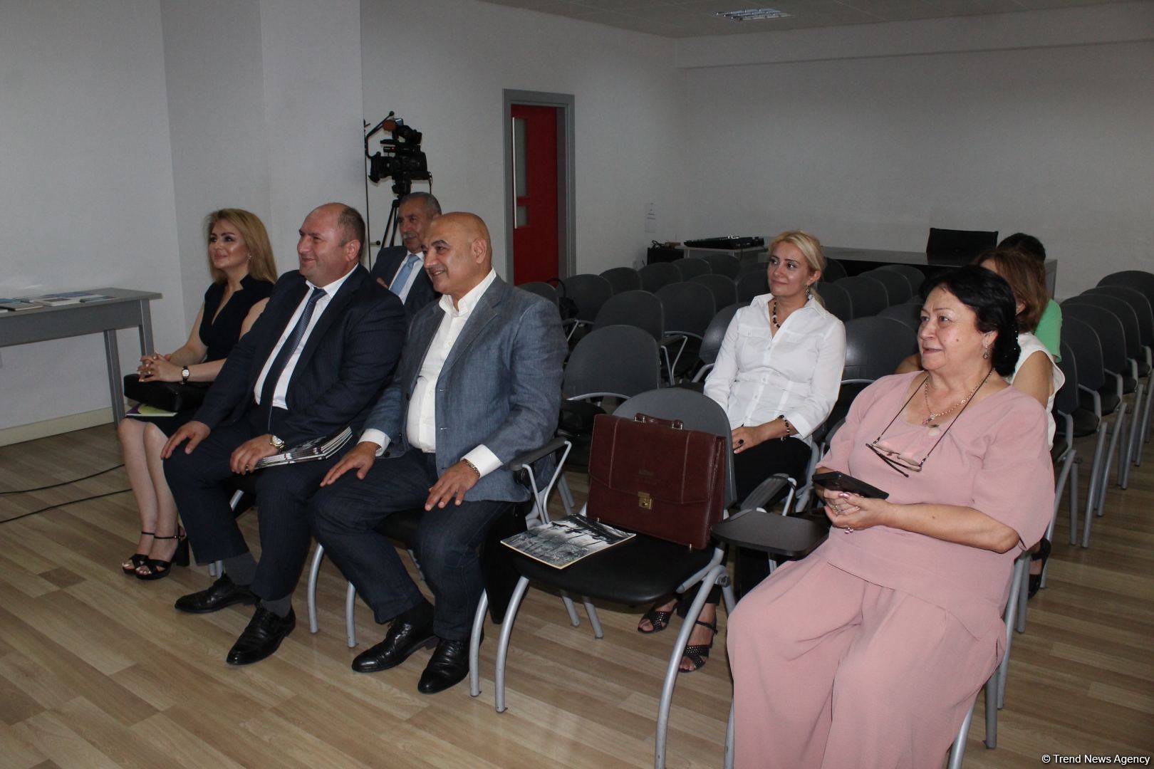 Ученому Кямалу Макили-Алиеву вручен орден Международного фонда "Деде Горгуд" (ФОТО)