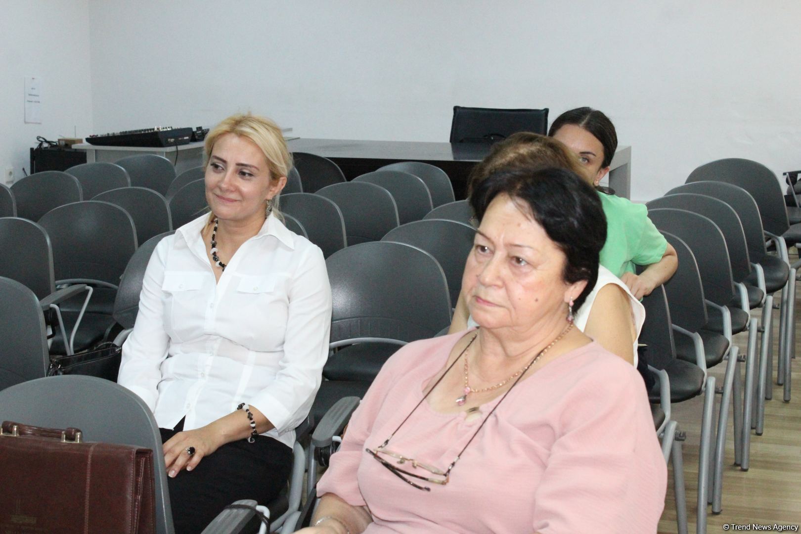 Ученому Кямалу Макили-Алиеву вручен орден Международного фонда "Деде Горгуд" (ФОТО)