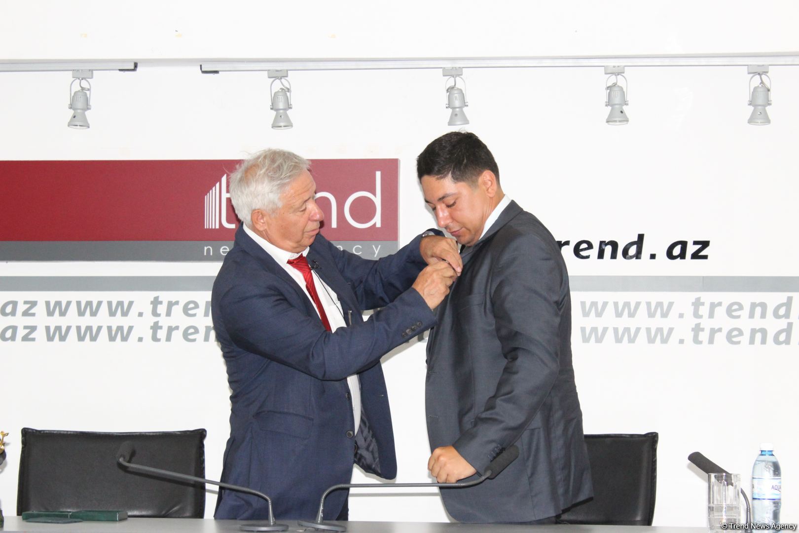 Ученому Кямалу Макили-Алиеву вручен орден Международного фонда "Деде Горгуд" (ФОТО)