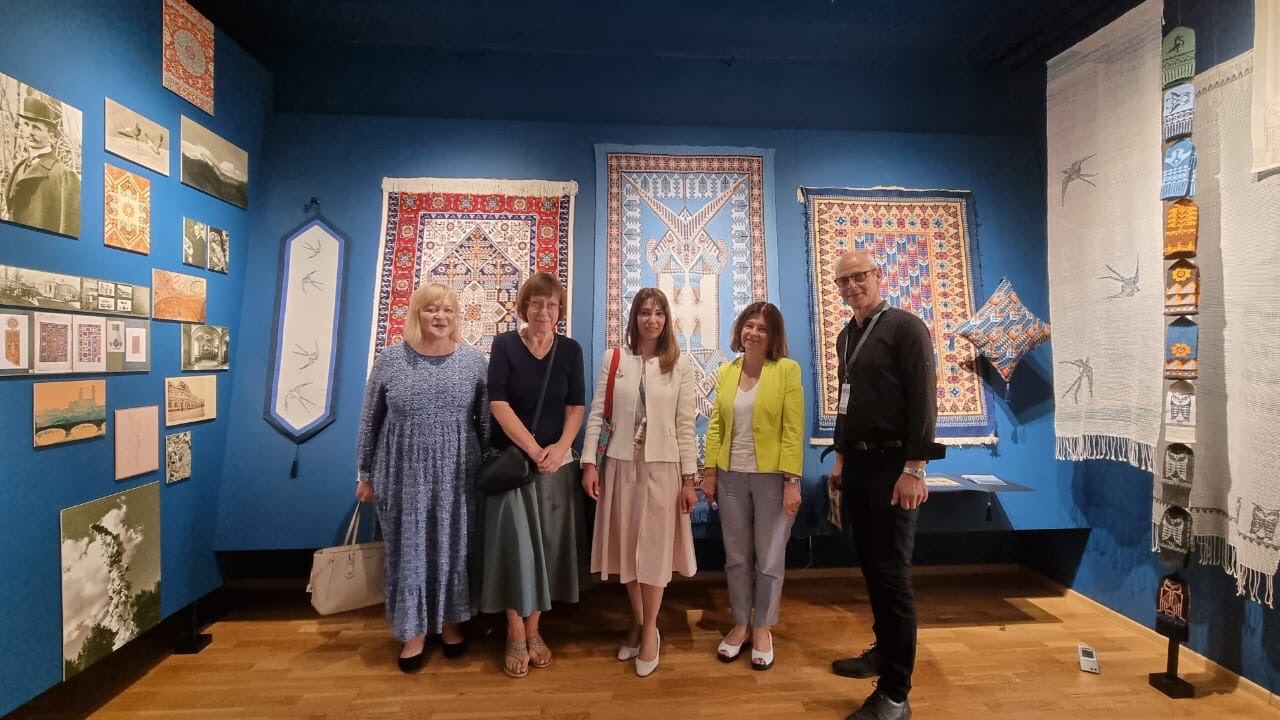 Два Юлиуса в Гулбене – об азербайджанских коврах рассказали в Латвии (ФОТО)