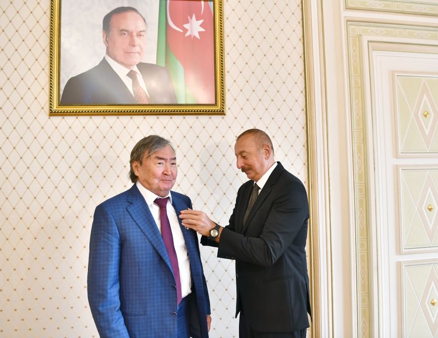 Президент Ильхам Алиев принял выдающегося казахского поэта и общественного деятеля Олжаса Сулейменова (ФОТО/ВИДЕО)