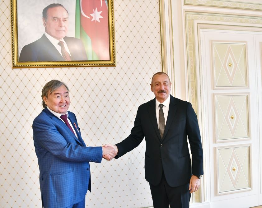 Президент Ильхам Алиев принял выдающегося казахского поэта и общественного деятеля Олжаса Сулейменова (ФОТО/ВИДЕО)