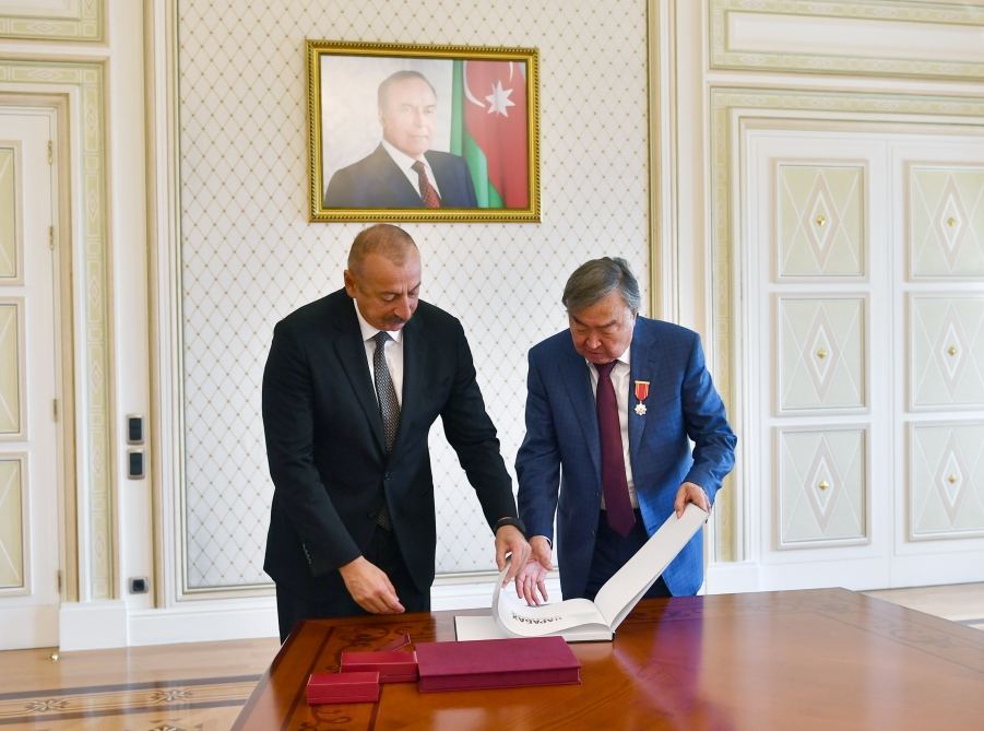 Президент Ильхам Алиев принял выдающегося казахского поэта и общественного деятеля Олжаса Сулейменова (ФОТО/ВИДЕО)