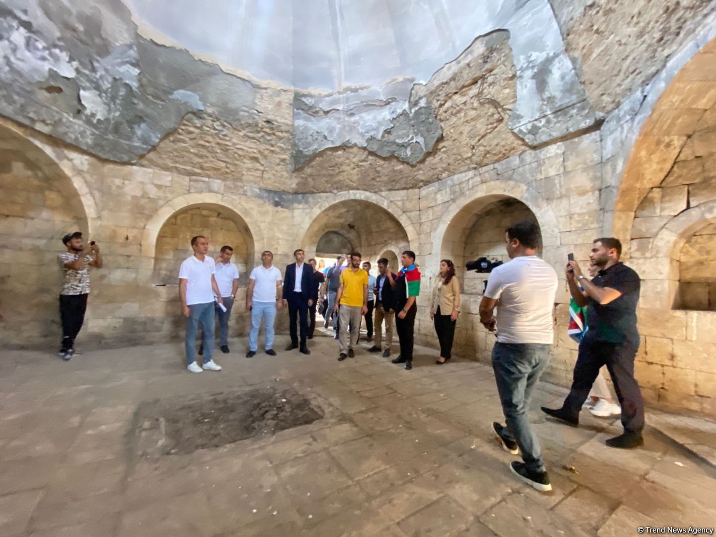 Началась поездка в Агдам представителей ведущих молодежных организаций (ФОТО)