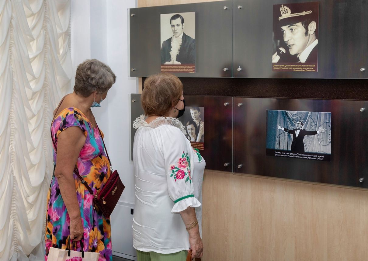 В Баку отметили 79-летие со дня рождения Муслима Магомаева (ФОТО)