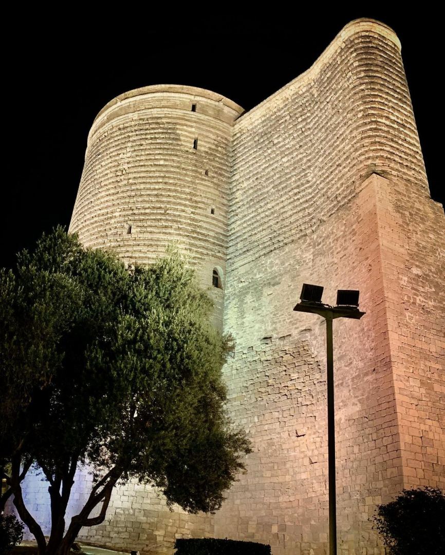 Известный российский стилист организовал виртуальную экскурсию по Ичеришехер (ФОТО/ВИДЕО)