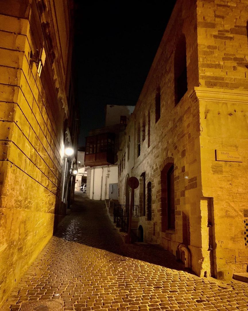 Известный российский стилист организовал виртуальную экскурсию по Ичеришехер (ФОТО/ВИДЕО)