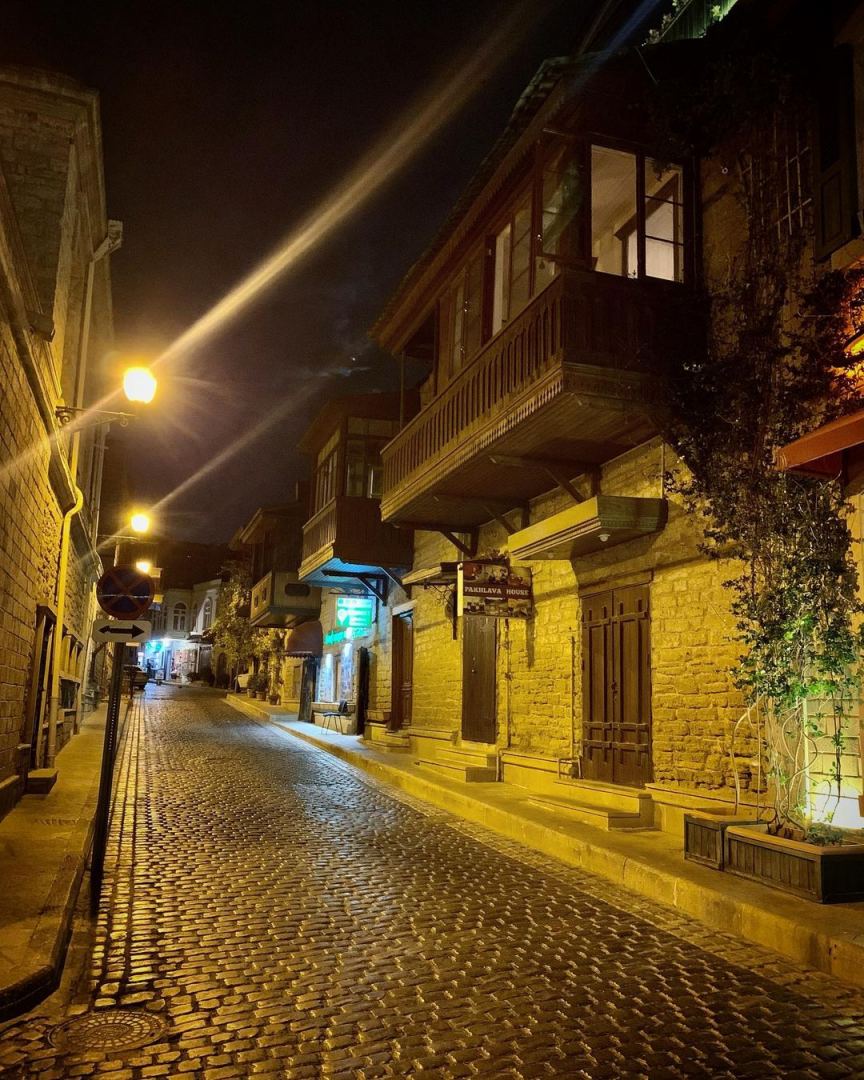 Известный российский стилист организовал виртуальную экскурсию по Ичеришехер (ФОТО/ВИДЕО)