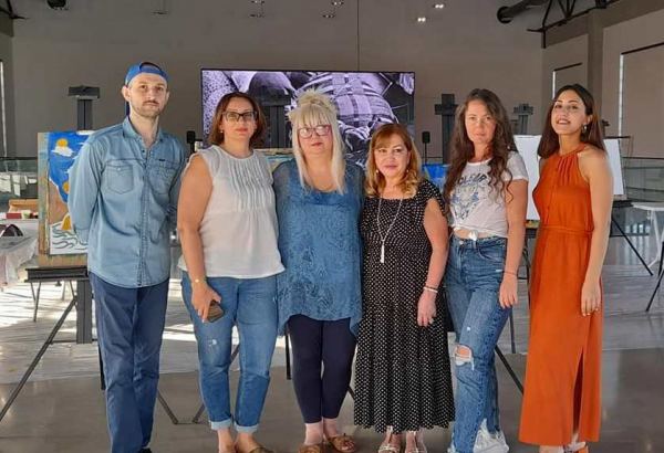 От 16 до 60 +… Как Нигяр Нариманбекова учит писать картины (ВИДЕО)