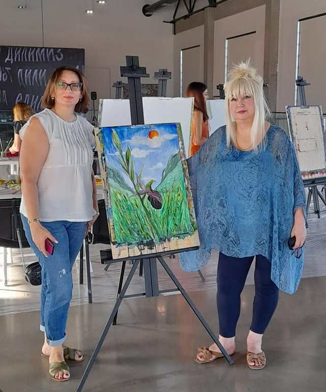 От 16 до 60 +… Как Нигяр Нариманбекова учит писать картины (ВИДЕО)