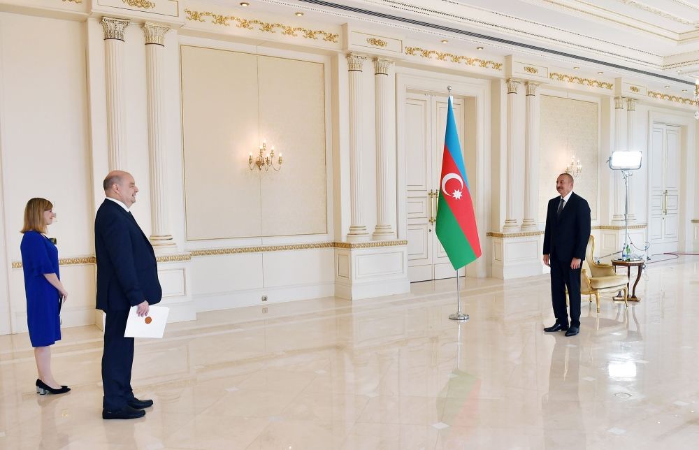 Президент Ильхам Алиев принял верительные грамоты новоназначенного посла Бельгии в Азербайджане (ФОТО)