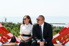 Президент Ильхам Алиев и Первая леди Мехрибан Алиева приняли участие в открытии нового парка «Гянджлик» в Баку (ФОТО/ВИДЕО)