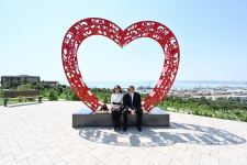 Президент Ильхам Алиев и Первая леди Мехрибан Алиева приняли участие в открытии нового парка «Гянджлик» в Баку (ФОТО/ВИДЕО)