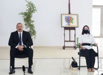 Президент Азербайджана Ильхам Алиев и Первая леди Мехрибан Алиева приняли участие в церемонии предоставления квартир и автомобилей семьям шехидов, инвалидам и героям Отечественной войны в Абшеронском районе (ФОТО/ВИДЕО)