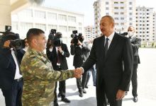 Президент Азербайджана Ильхам Алиев и Первая леди Мехрибан Алиева приняли участие в церемонии предоставления квартир и автомобилей семьям шехидов, инвалидам и героям Отечественной войны в Абшеронском районе (ФОТО/ВИДЕО)