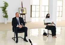 Президент Азербайджана Ильхам Алиев и Первая леди Мехрибан Алиева приняли участие в церемонии предоставления квартир и автомобилей семьям шехидов, инвалидам и героям Отечественной войны в Абшеронском районе (ФОТО/ВИДЕО)