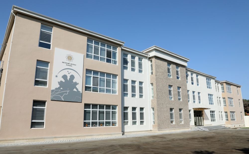 Первый вице-президент Мехрибан Алиева приняла участие в открытии реконструированных учебных и образовательных учреждений в Хазарском районе (ФОТО/ВИДЕО)