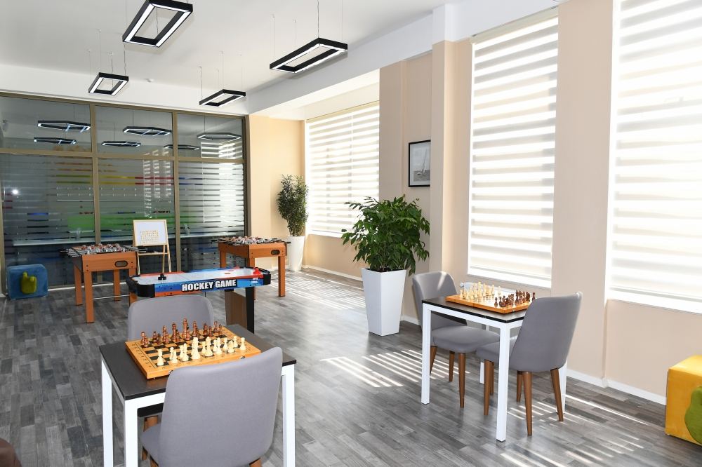 Первый вице-президент Мехрибан Алиева приняла участие в открытии реконструированных учебных и образовательных учреждений в Хазарском районе (ФОТО/ВИДЕО)