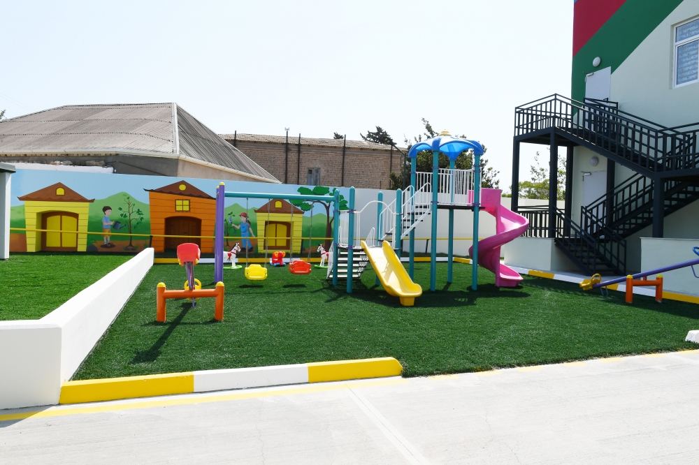 Первый вице-президент Мехрибан Алиева приняла участие в открытии реконструированных учебных и образовательных учреждений в Хазарском районе (ФОТО/ВИДЕО)