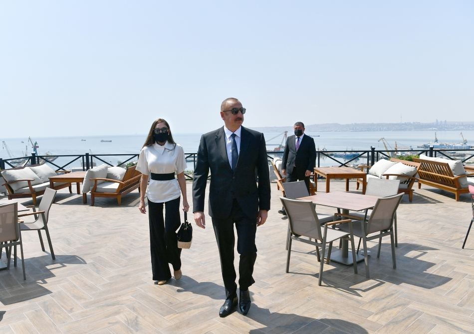 Президент Ильхам Алиев и Первая леди Мехрибан Алиева приняли участие в открытии нового парка «Гянджлик» в Баку (ФОТО/ВИДЕО)
