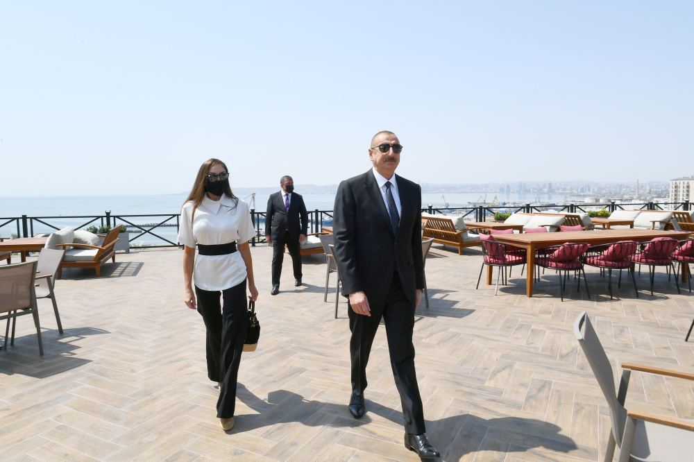Президент Ильхам Алиев и Первая леди Мехрибан Алиева приняли участие в открытии нового парка «Гянджлик» в Баку (ФОТО/ВИДЕО)