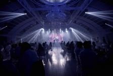 Концерт Эмина Агаларова в белоснежном шатре Sea Breeze Event Hall с  COVID-паспортами и гастрономическими изысками (ФОТО)