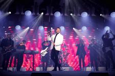 Концерт Эмина Агаларова в белоснежном шатре Sea Breeze Event Hall с  COVID-паспортами и гастрономическими изысками (ФОТО)