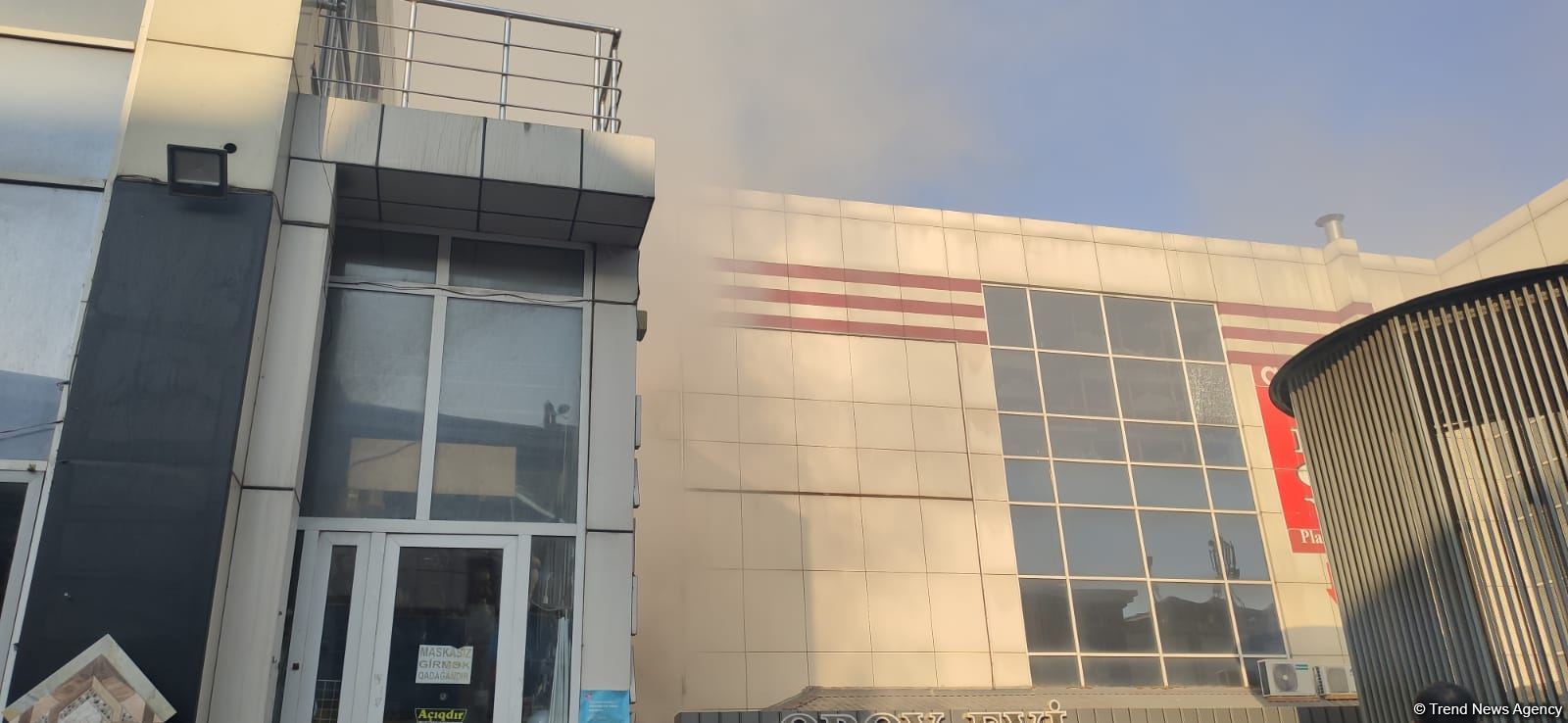 В Низаминском районе Баку вспыхнул пожар (ФОТО)