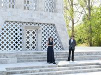 Президент Ильхам Алиев и Первая леди Мехрибан Алиева приняли участие в открытии Дней поэзии Вагифа в Шуше (ФОТО/ВИДЕО)