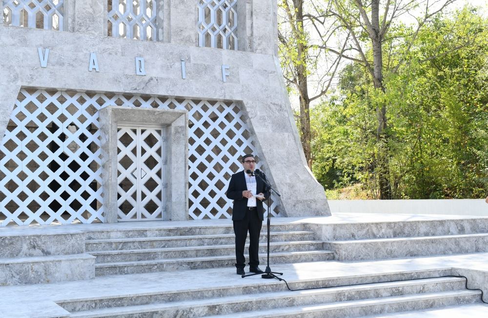 Президент Ильхам Алиев и Первая леди Мехрибан Алиева приняли участие в открытии Дней поэзии Вагифа в Шуше (ФОТО/ВИДЕО)